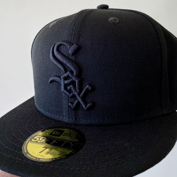 Nwt 100% AUTHENTIC New Era Chicago White Sox BLACK Fitted Hat Cap 59Fifty 7 5/8